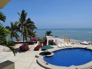 Se Alquila Villa Frente al Mar en Salinas