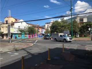 Foto 1 de VENDO EDIFICIO RENTERO ESQUINERO LOCALES -RESTAURANTE- MARISCAL