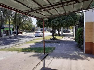Amplio local sobre avenida en Berazategui