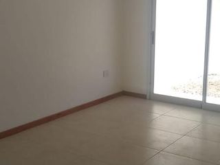 Dúplex en venta - 2 Dormitorios 1 Baño - Cochera - 83 mts2 - Los Hornos, La Plata