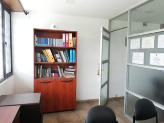 Gonzalez Suarez, Oficina en renta, 50 m2, 2 ambientes, 1 baño, 1 parqueadero