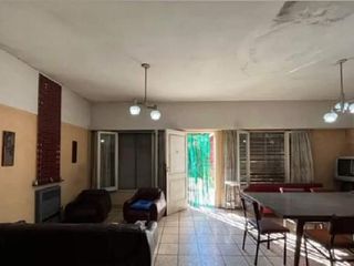 Casa en venta - 2 Dormitorios 2 Baños - 287Mts2 - Villa Maipú
