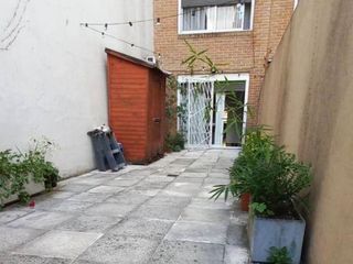 Venta 2 amb. con jardin y cochera cubierta CON RENTA . Mendoza al 2000. Belgrano