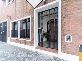 Casa en venta - Barracas - pileta - parrilla - cochera - excelente - Rocha y Av Montes de oca