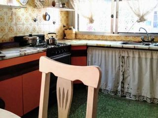 Casa VENTA - 3 dormitorios 2 baños - 320mts2 totales - Quilmes
