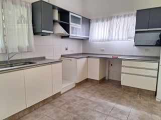 Casa en  Entre Rios  al 4700 - Alquiler - 4 Dormitorios