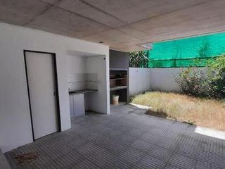 Dúplex en venta - 2 dormitorios 2 baños - Cochera - 114mts2 - Manuel B. Gonnet, La Plata