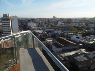 Depto. 2 ambientes con balcón y Cochera
