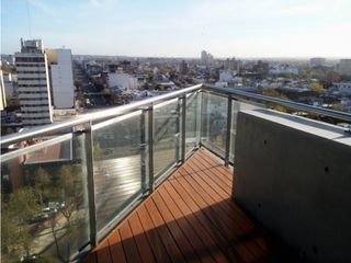Depto. 2 ambientes con balcón y Cochera