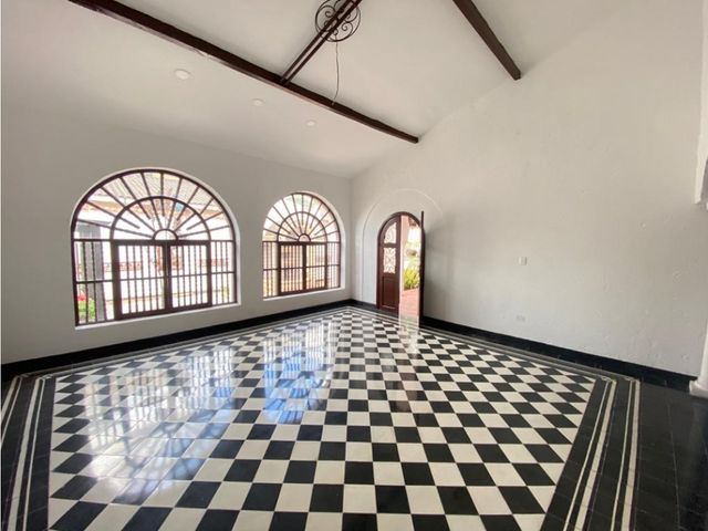 SE ARRIENDA CASA COMERCIAL, BARRIO BELLAVISTA