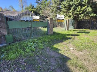 Terreno con casa a refaccionar en venta sobre camino General Belgrano City Bell