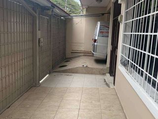 Foto 2 de Venta casa Residencial o Comercial, Urdesa Av. las Aguas (J.Luna)
