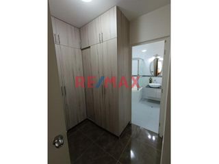 Foto 9 de Vendo Dpto. Flat Remodelado Primer Piso Urb. El Golf Con Cochera.Área 125 M2