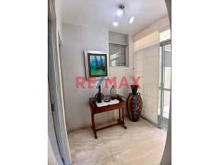 Foto 11 de Vendo Dpto. Flat Remodelado Primer Piso Urb. El Golf Con Cochera.Área 125 M2