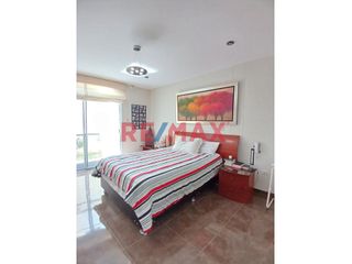 Foto 13 de Vendo Dpto. Flat Remodelado Primer Piso Urb. El Golf Con Cochera.Área 125 M2