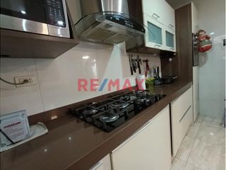 Foto 2 de Vendo Dpto. Flat Remodelado Primer Piso Urb. El Golf Con Cochera.Área 125 M2