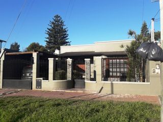 Foto 1 de MUY BUENA CASA VIAMONTE AL 2000 SOBRE LOTE DE 10 X 44