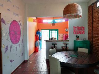 Foto 5 de MUY BUENA CASA VIAMONTE AL 2000 SOBRE LOTE DE 10 X 44