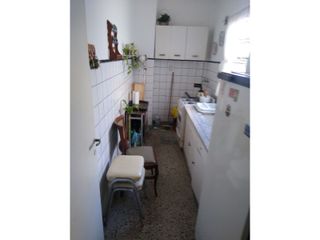 TUCUMAN 2100  ALQUILER  HERMOSO DOS AMBIENTES  ALQUILER .SOL. LUZ  COCINA CON LAVEDERO BAÑO COMPLETO  EXCELENTE