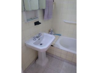 TUCUMAN 2100  ALQUILER  HERMOSO DOS AMBIENTES  ALQUILER .SOL. LUZ  COCINA CON LAVEDERO BAÑO COMPLETO  EXCELENTE