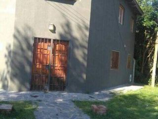 Casa en venta - 3 dormitorios, 3 baños - 231mts2 sobre lote de  250mts2 - Villa Elvira