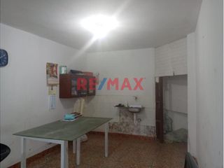 Foto 3 de Venta de Casa Oportunidad de Inversión
Venta de  casa de 2 pisos más azotea en Urb. San Isidro I Etapa
Ubicada en Calle Cristal Mz Q Lote 07, cerca