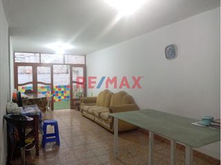 Foto 1 de Venta de Casa Oportunidad de Inversión
Venta de  casa de 2 pisos más azotea en Urb. San Isidro I Etapa
Ubicada en Calle Cristal Mz Q Lote 07, cerca