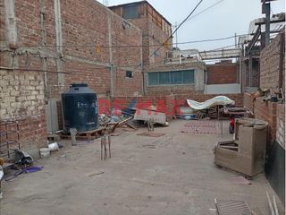 Foto 11 de Venta de Casa Oportunidad de Inversión
Venta de  casa de 2 pisos más azotea en Urb. San Isidro I Etapa
Ubicada en Calle Cristal Mz Q Lote 07, cerca
