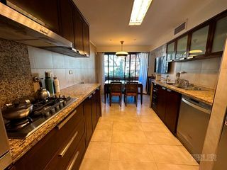 Pico 2000 Casa en 3 plantas 5 dormitorios Escritorio 4 cocheras Jardin con parrilla Nuñez