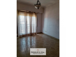 Foto 10 de RETASADA - CASA CON CUATRO AMBIENTES Y DOS LOCALES !!!