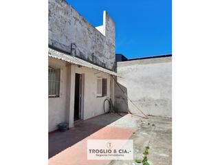 Foto 17 de RETASADA - CASA CON CUATRO AMBIENTES Y DOS LOCALES !!!