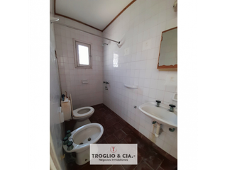 Foto 16 de RETASADA - CASA CON CUATRO AMBIENTES Y DOS LOCALES !!!