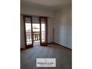 Foto 7 de RETASADA - CASA CON CUATRO AMBIENTES Y DOS LOCALES !!!