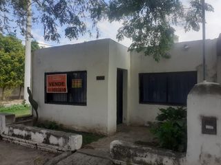 Foto 1 de Villa Adela, Hermosa zona, sobre calle Roque Arias.-