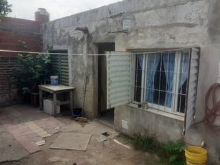 Foto 12 de Villa Adela, Hermosa zona, sobre calle Roque Arias.-