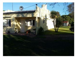 Casa con dos galpones sobre lote de 1900 m2 + 4 hectares de tierra en lo mejor de Nicanor Otamendi