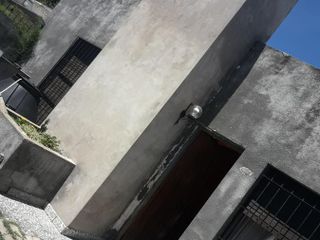 Casa en venta - 2 dormitorios 1 baño - 200mts2 - Los Hornos, La Plata