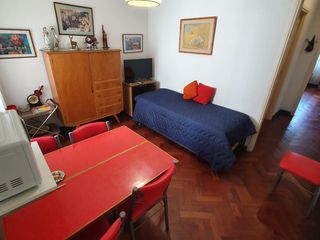 Foto 1 de Departamento . dos ambientes . a la calle