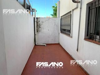 DEPTO. 2 AMB. CON PATIO - BALLESTER CENTRO