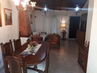 Casa 6 ambientes en venta en Berazategui