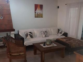 Casa 6 ambientes en venta en Berazategui