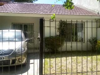 Foto 1 de Casa PH en venta en Las Toninas