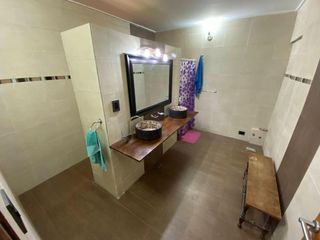 Casa en venta - 2 dormitorios 3 baños - 360 mts2 - Manuel B Gonnet