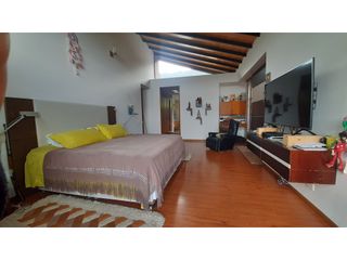 VENDO HERMOSA FINCA CON MODERNA CASA LAGO Y SUPER UBICADA TENJO