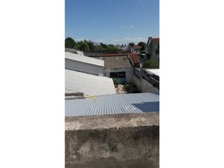 Excelente galpón con vivienda sobre Avda J B Justo. Distrito Ie