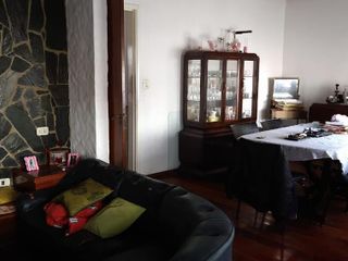 Casa en venta - 3 dormitorios 2 baños - cochera - 200mts2- La Plata