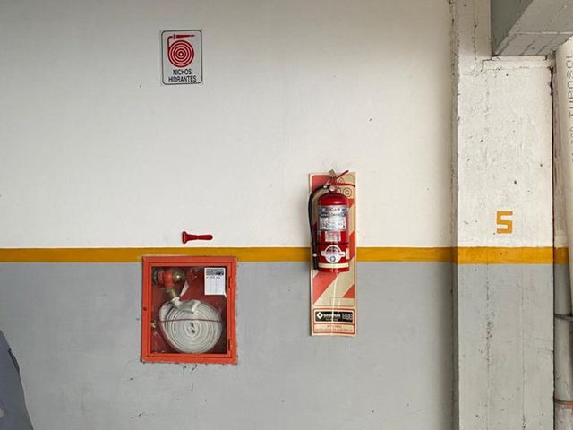 VENTA COCHERA FIJA Y CUB EN ALMAGRO BAJAS EXPENSAS
