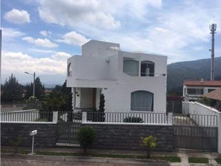 Foto 2 de Casa en renta, sector Cumbayá (Lumbisi)