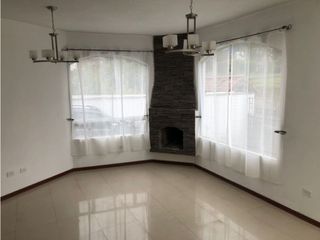 Foto 10 de Casa en renta, sector Cumbayá (Lumbisi)