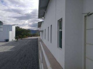 Foto 6 de ARRIENDO BODEGA 280M2 EN TUMBACO